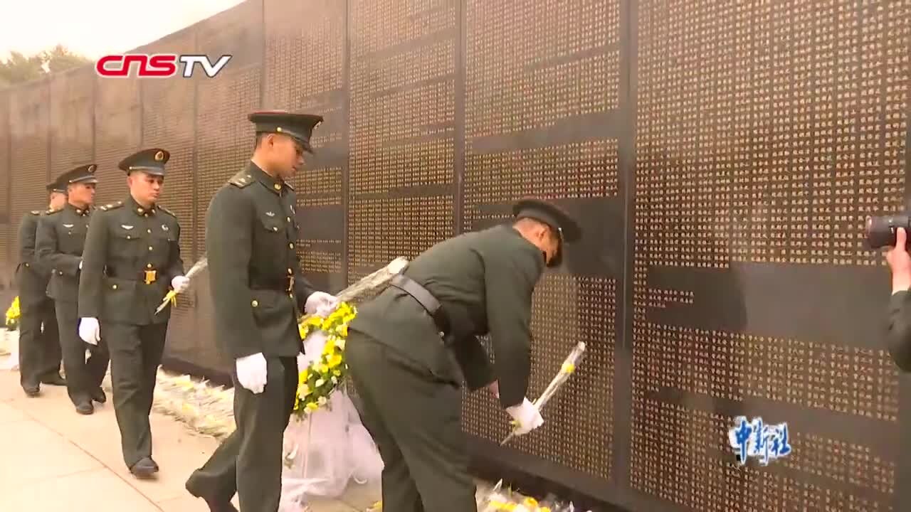 老兵祭奠战友：国家已强大，你们放心吧